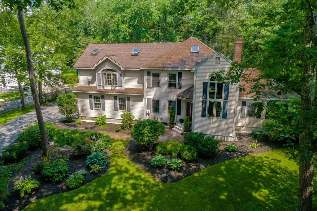 17 White Rock Drive Falmouth ME 04105