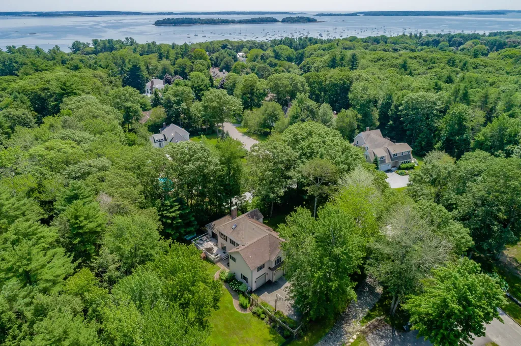 17 White Rock Drive Falmouth ME 04105