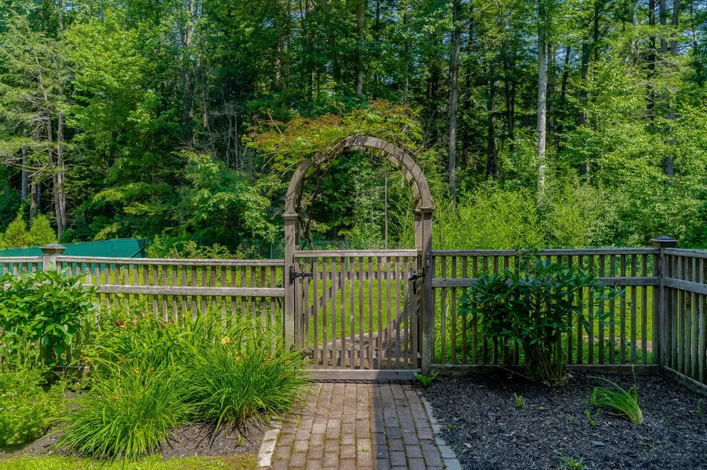 17 White Rock Drive Falmouth ME 04105
