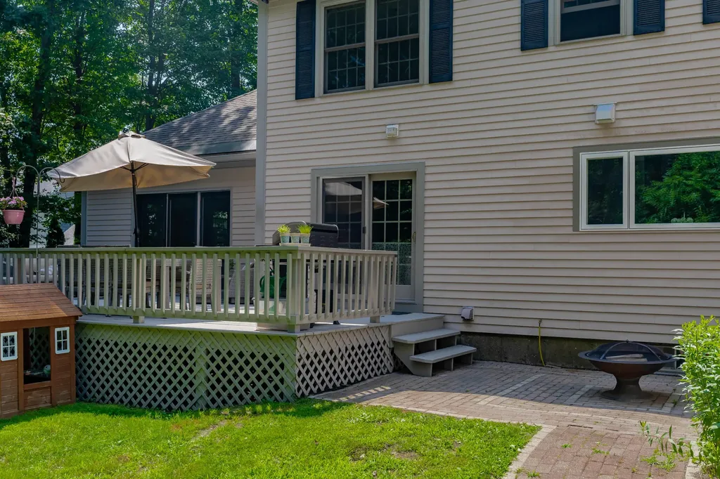 17 White Rock Drive Falmouth ME 04105