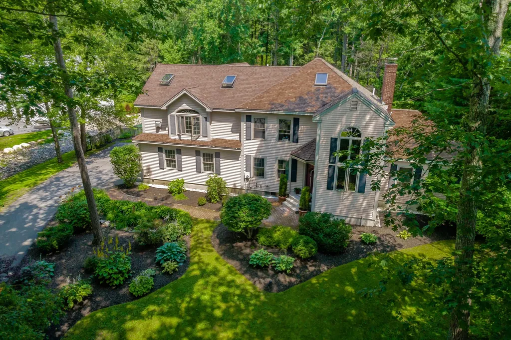 17 White Rock Drive Falmouth ME 04105
