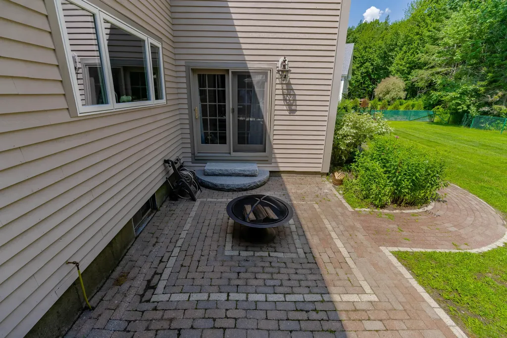 17 White Rock Drive Falmouth ME 04105