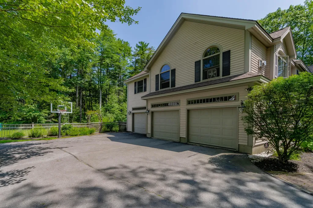 17 White Rock Drive Falmouth ME 04105