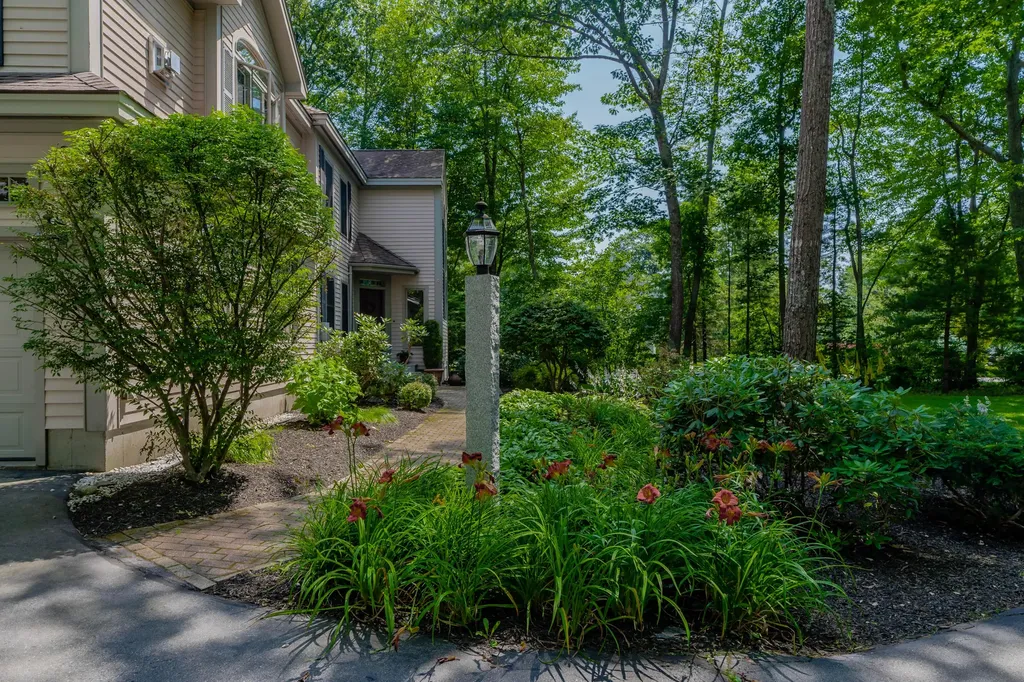 17 White Rock Drive Falmouth ME 04105