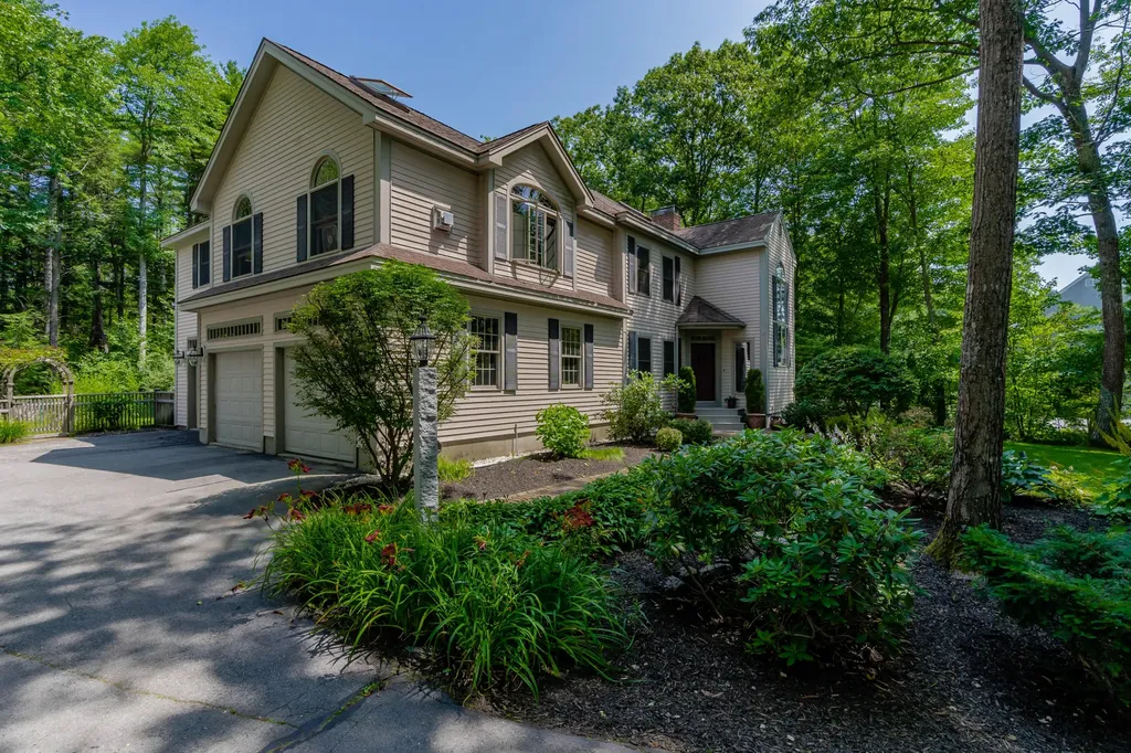 17 White Rock Drive Falmouth ME 04105