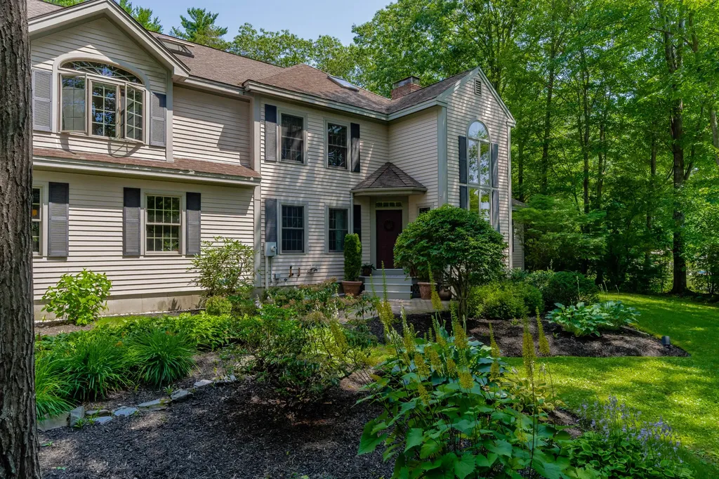 17 White Rock Drive Falmouth ME 04105