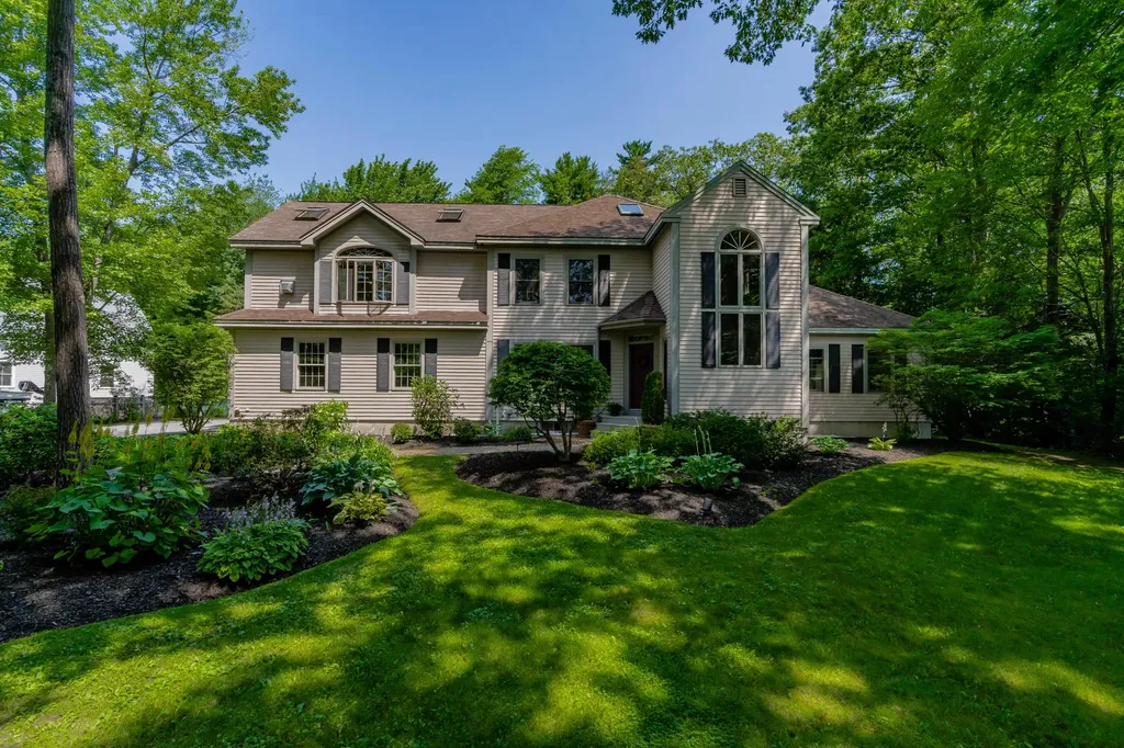 17 White Rock Drive Falmouth ME 04105