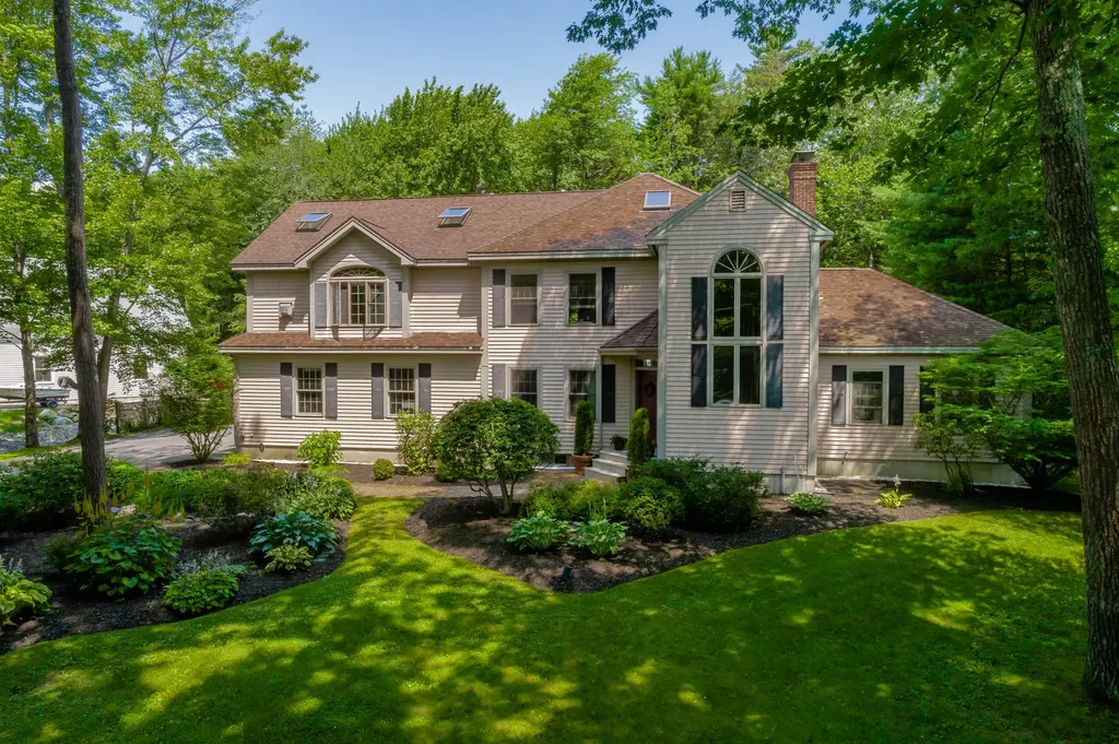 17 White Rock Drive Falmouth ME 04105