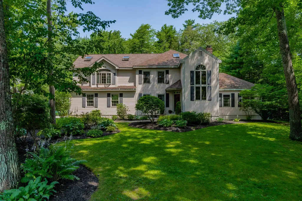 17 White Rock Drive Falmouth ME 04105