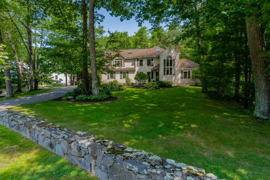 17 White Rock Drive Falmouth ME 04105