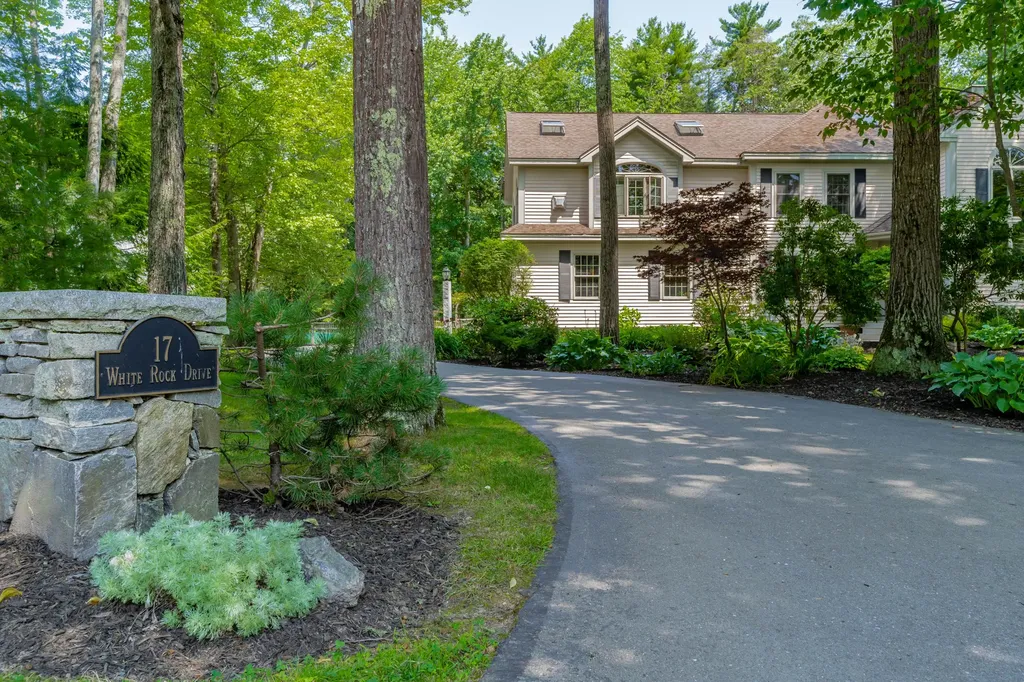 17 White Rock Drive Falmouth ME 04105