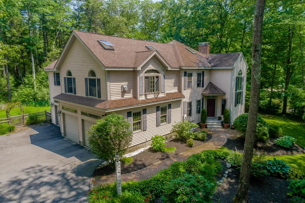 17 White Rock Drive Falmouth ME 04105