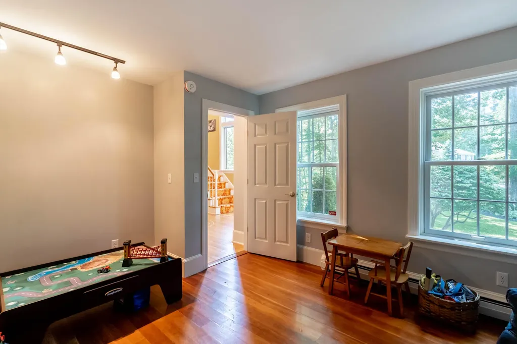 17 White Rock Drive Falmouth ME 04105