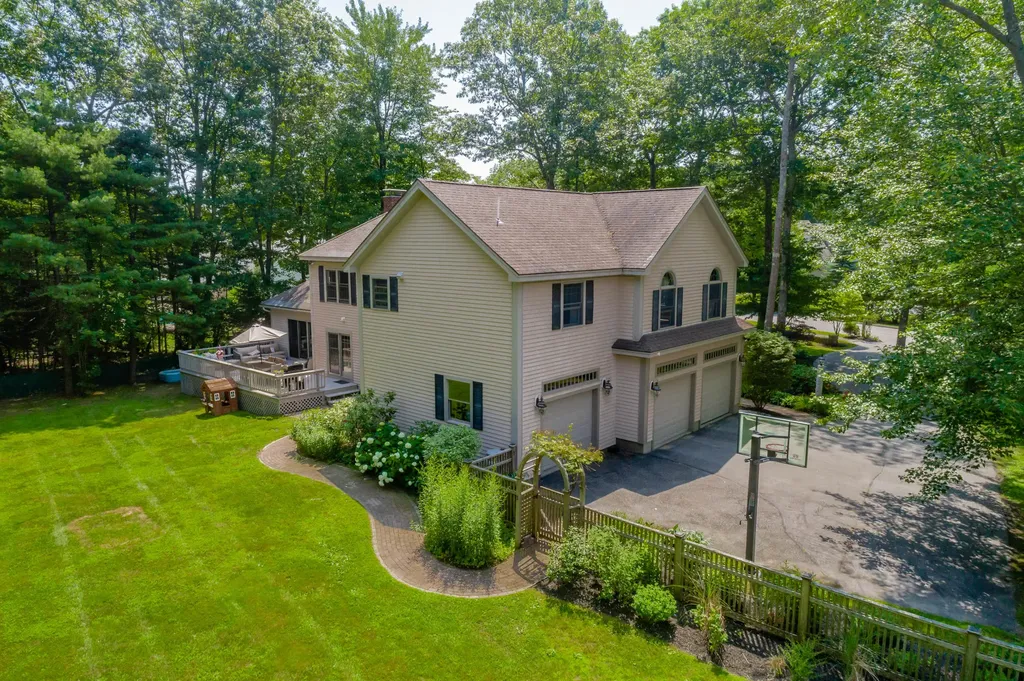 17 White Rock Drive Falmouth ME 04105