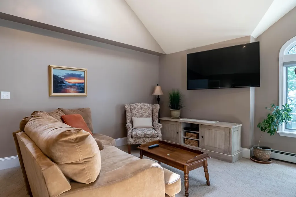 17 White Rock Drive Falmouth ME 04105