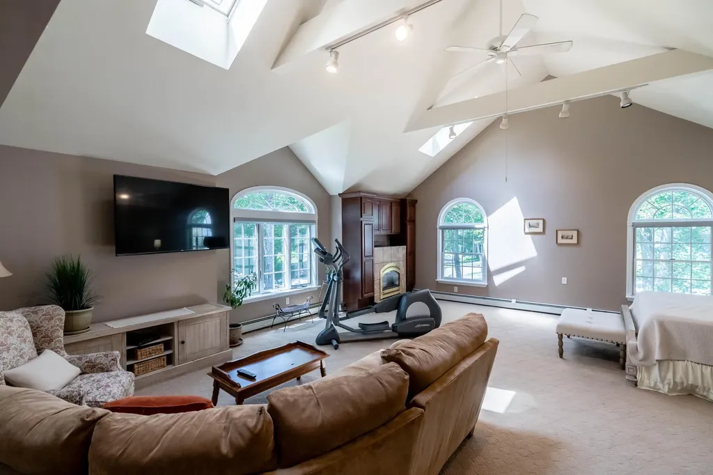 17 White Rock Drive Falmouth ME 04105