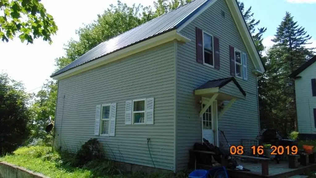 18 Pleasant Street Lincoln ME 04457
