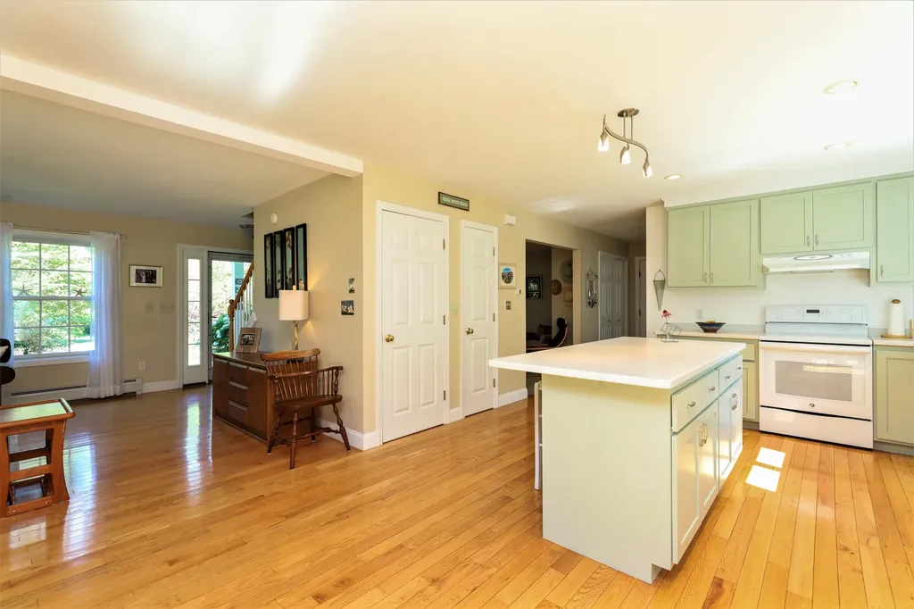 16 Heath Road Kennebunk ME 04043