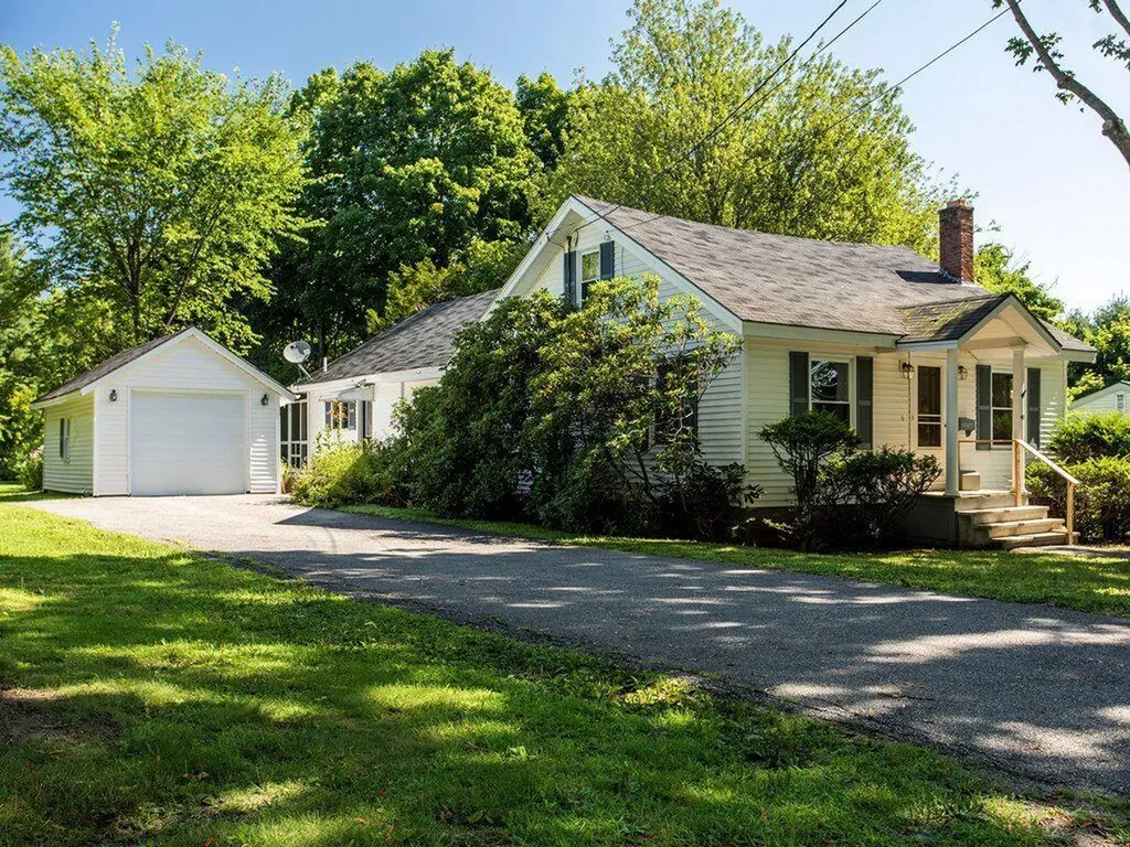 42 Loring Avenue Auburn ME 04210