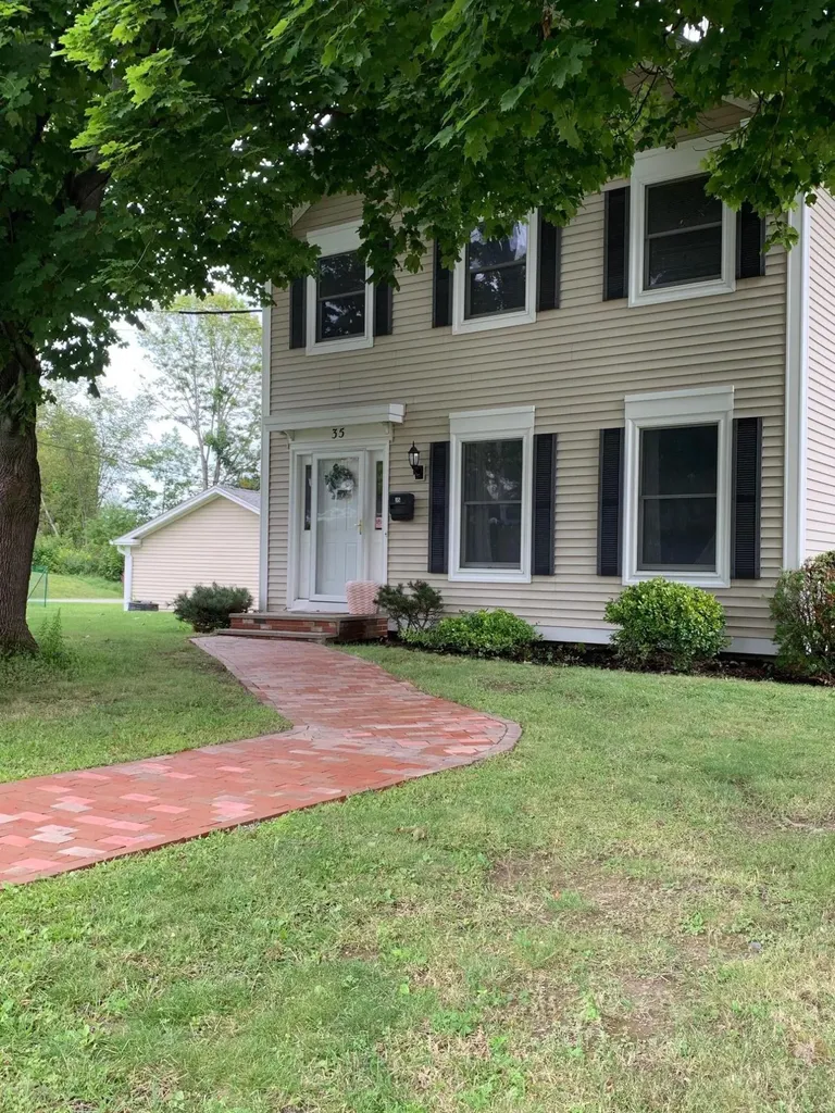 35 Summit Avenue Bangor ME 04401
