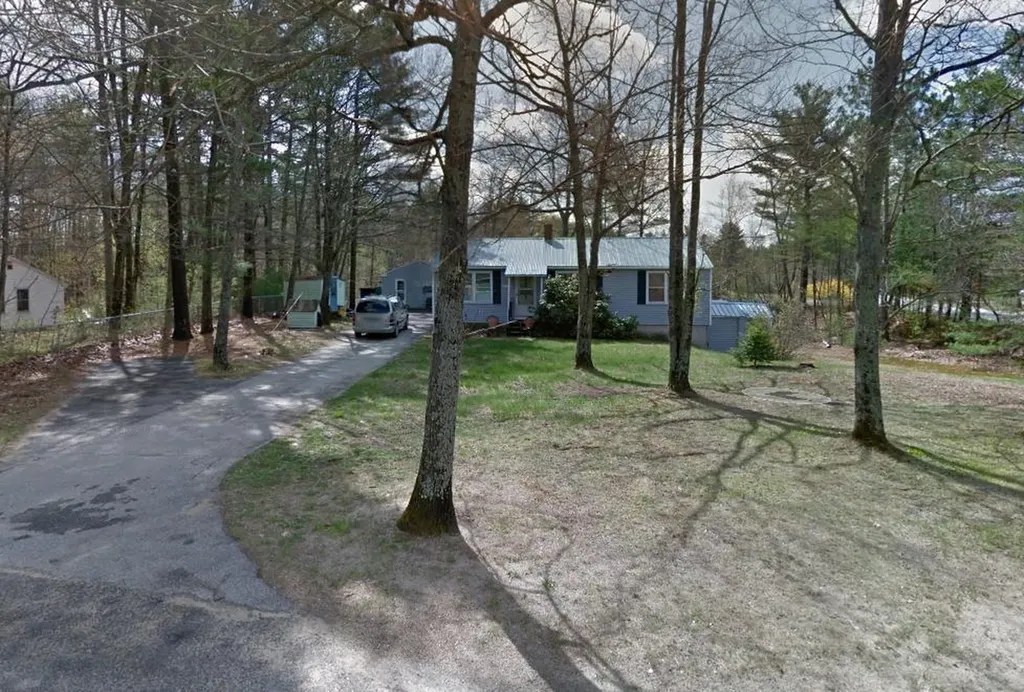 3 Village Lane Oxford ME 04270