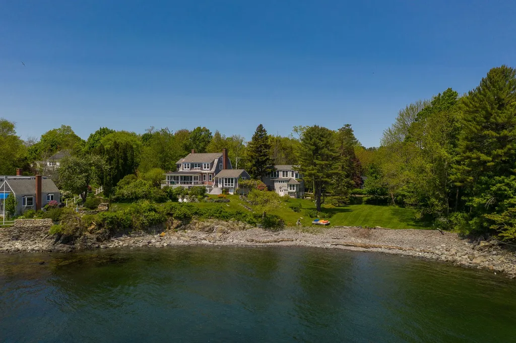 42 Pepperrell Road Kittery ME 03905