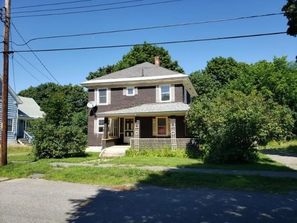 69 Oxford Street Millinocket ME 04462