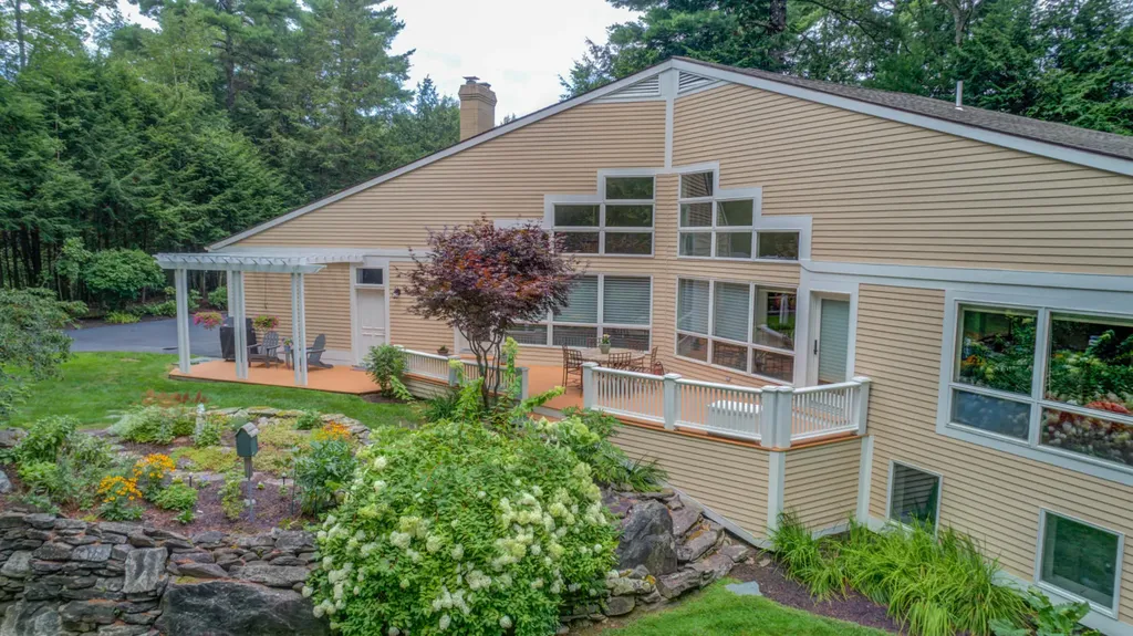 2 Pinehurst Lane Falmouth ME 04105