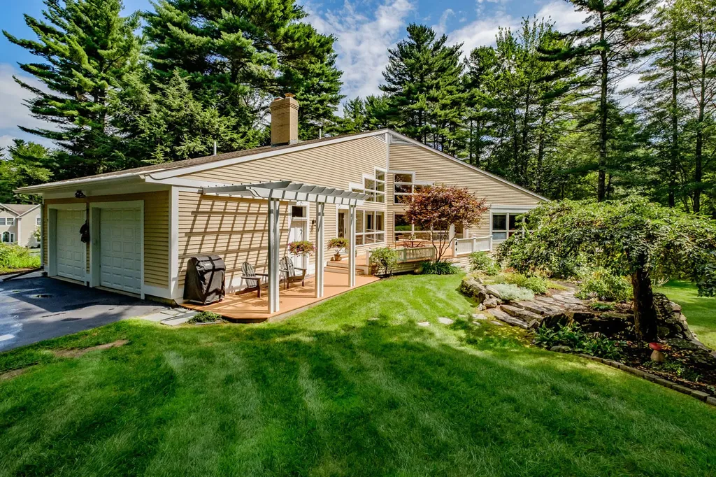 2 Pinehurst Lane Falmouth ME 04105