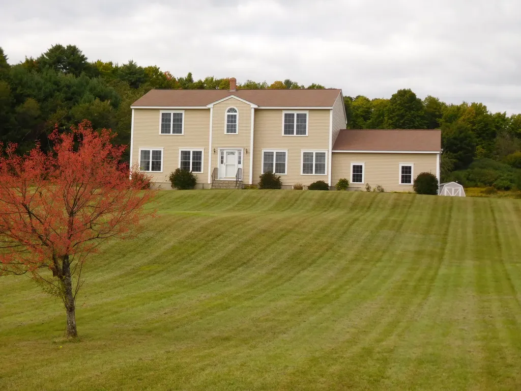 8 Ruby Lane Wales ME 04280