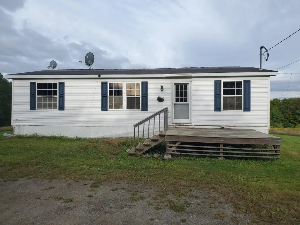 2096 Moosehead Trail Plymouth ME 04969