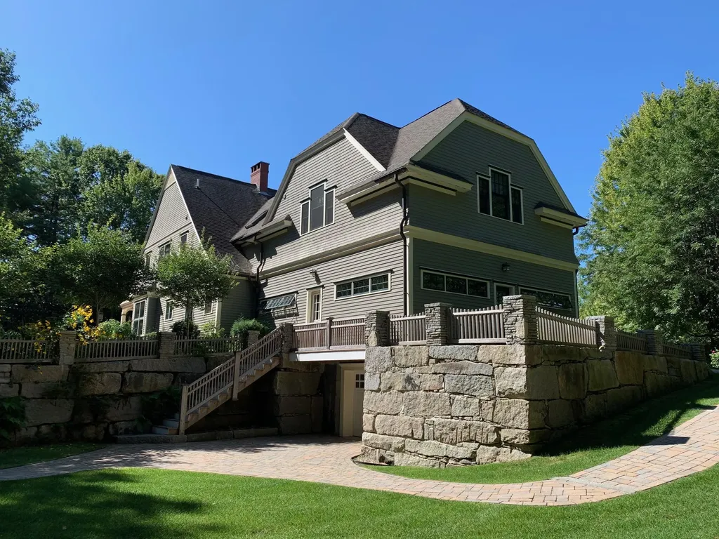 26 Oakmont Drive Falmouth ME 04105