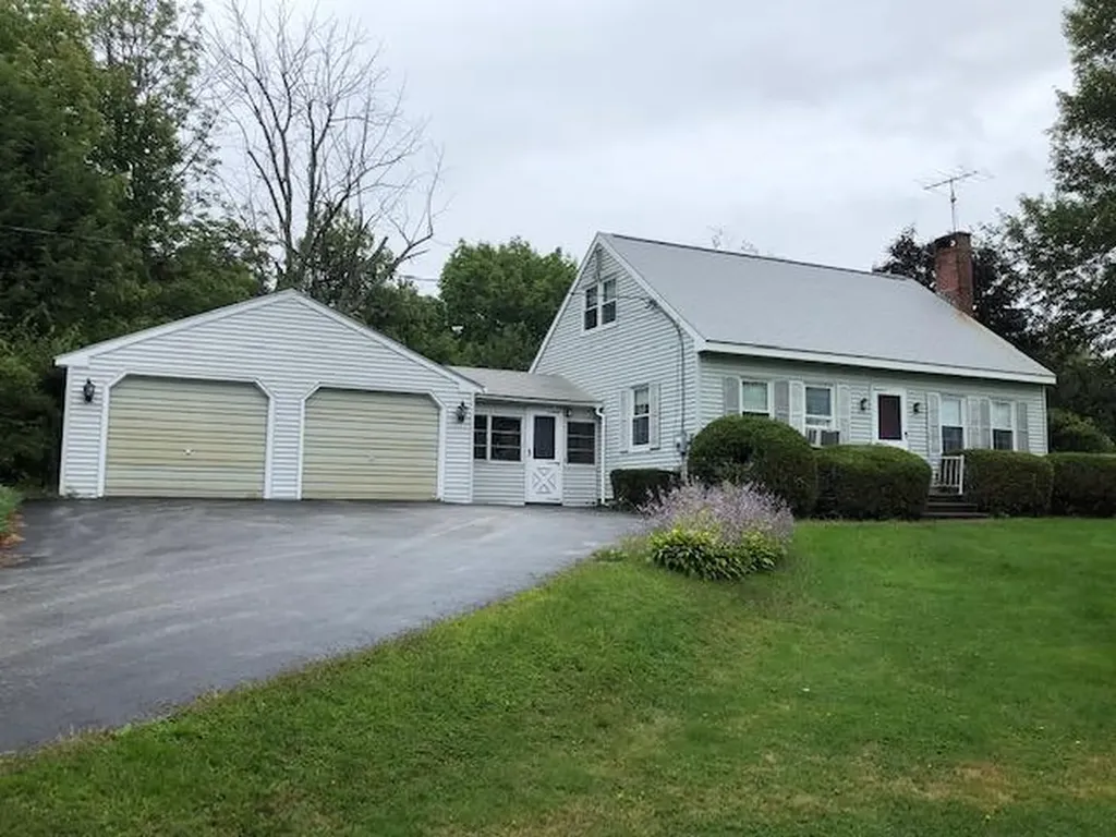 329 Pond Road Wales ME 04280