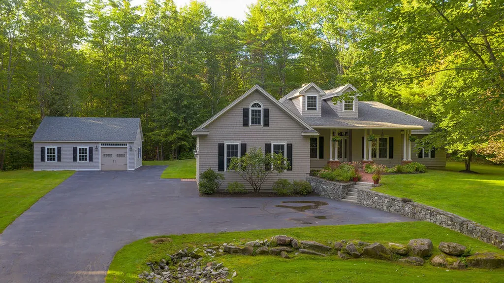 23 Casselton Road Raymond ME 04071