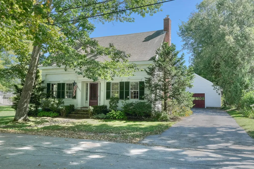 71 Glidden Street Newcastle ME 04553