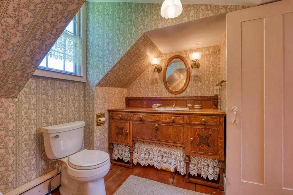 71 Glidden Street Newcastle ME 04553