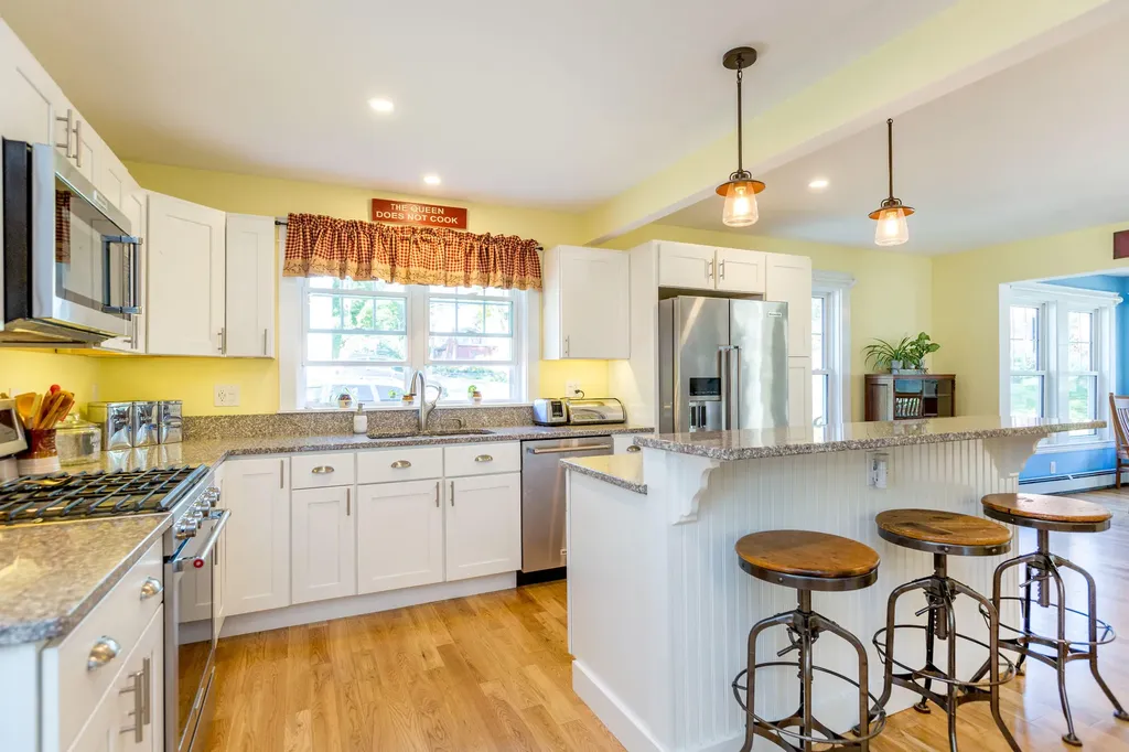 62 Federal Street Wiscasset ME 04578