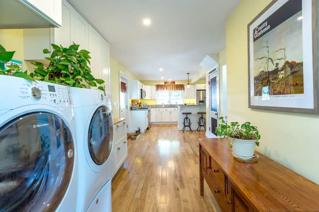 62 Federal Street Wiscasset ME 04578