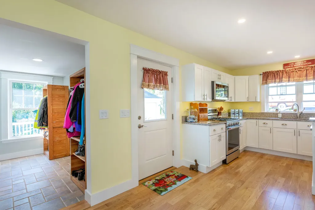 62 Federal Street Wiscasset ME 04578