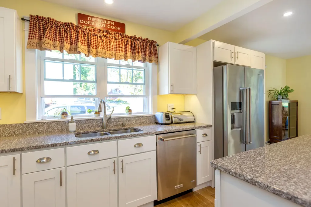 62 Federal Street Wiscasset ME 04578