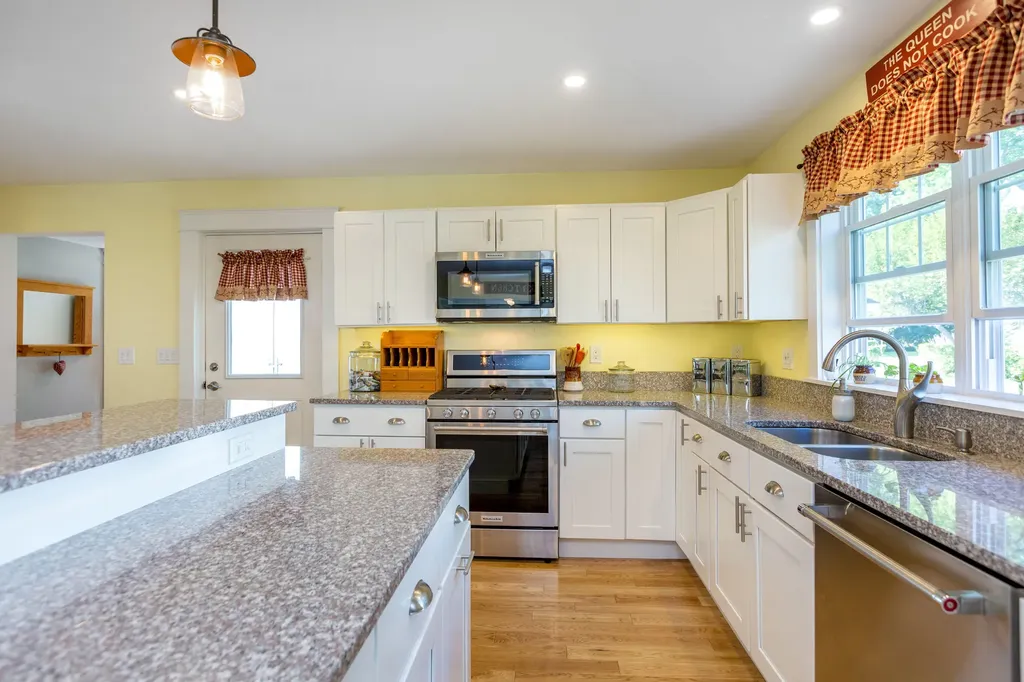 62 Federal Street Wiscasset ME 04578