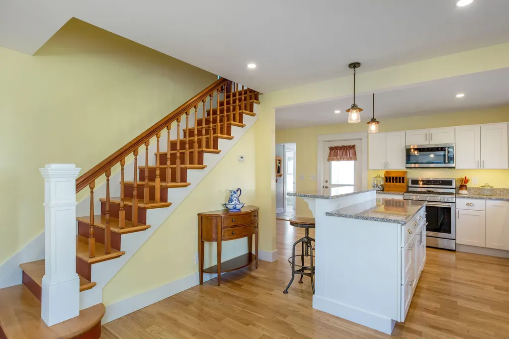 62 Federal Street Wiscasset ME 04578