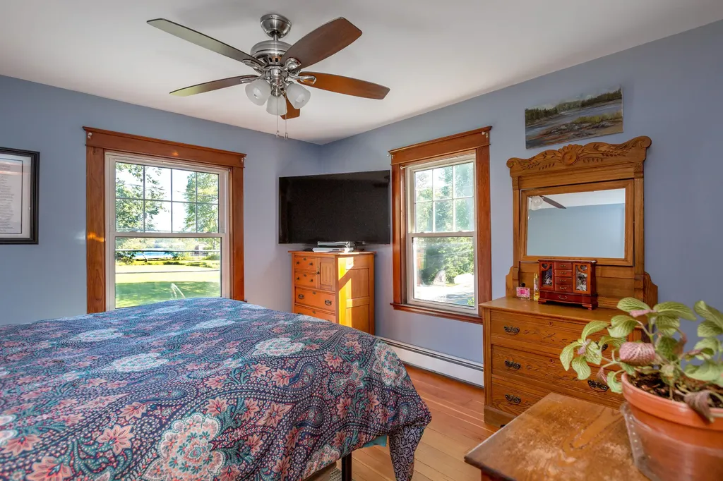 62 Federal Street Wiscasset ME 04578