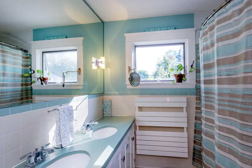 62 Federal Street Wiscasset ME 04578