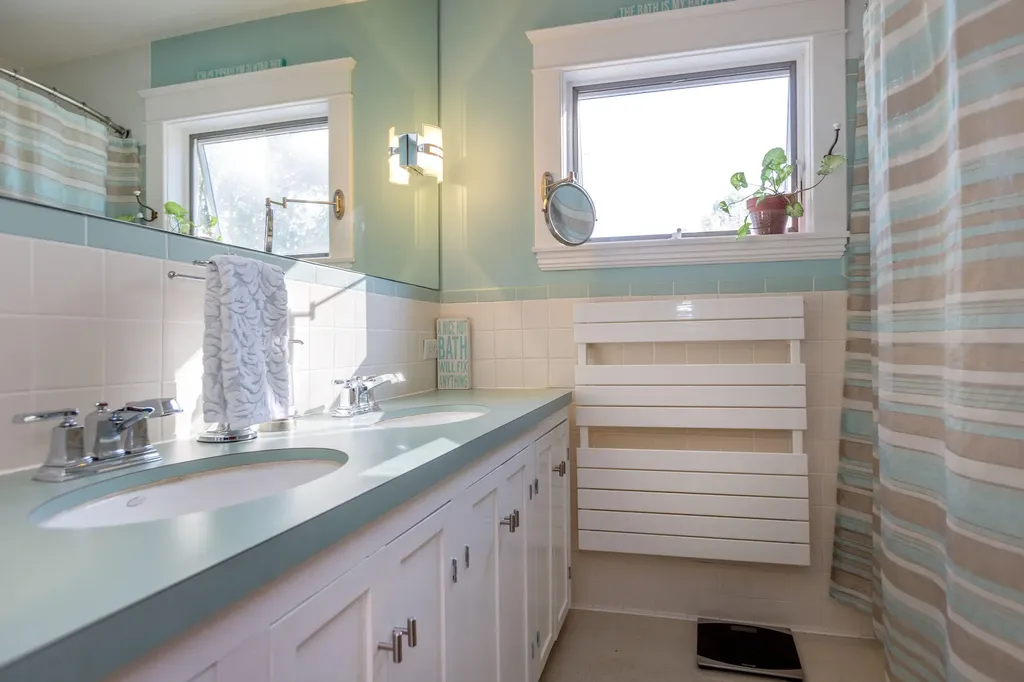 62 Federal Street Wiscasset ME 04578