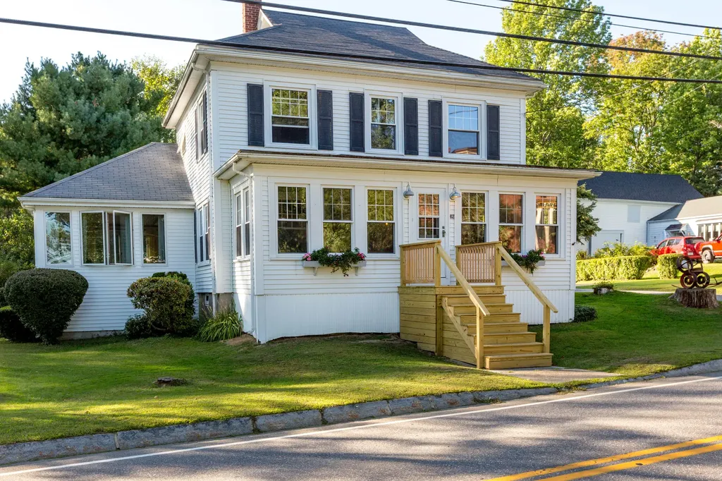 62 Federal Street Wiscasset ME 04578