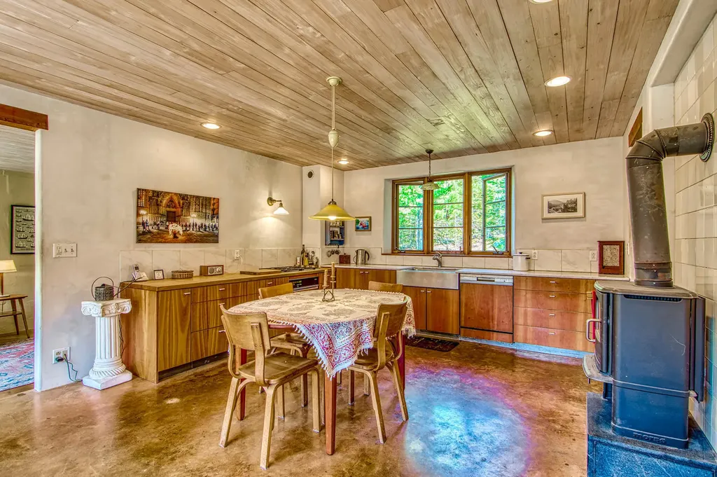 219 Kingdom Road Blue Hill ME 04614