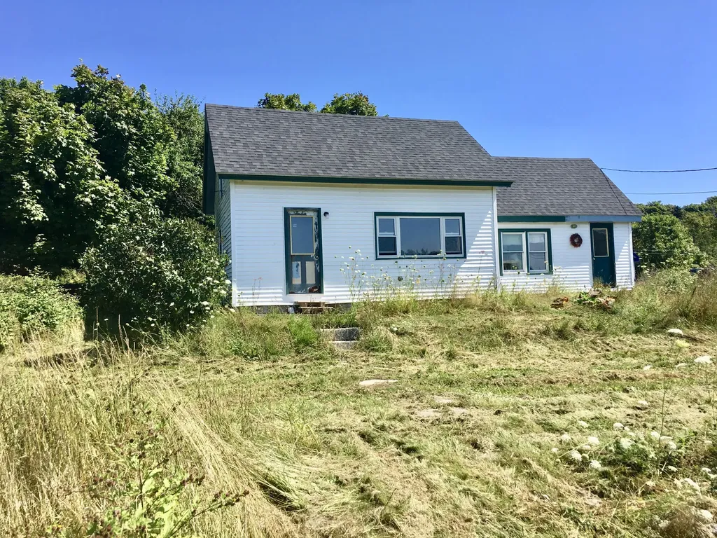 16 E Boston Road Vinalhaven ME 04863
