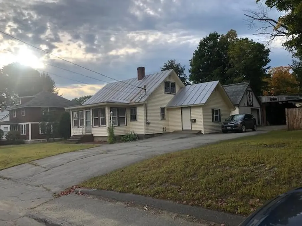 122 Maple Avenue Farmington ME 04938