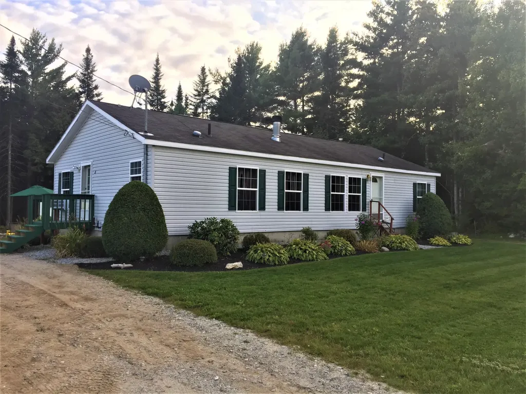 28 Mountain View Road Leeds ME 04263